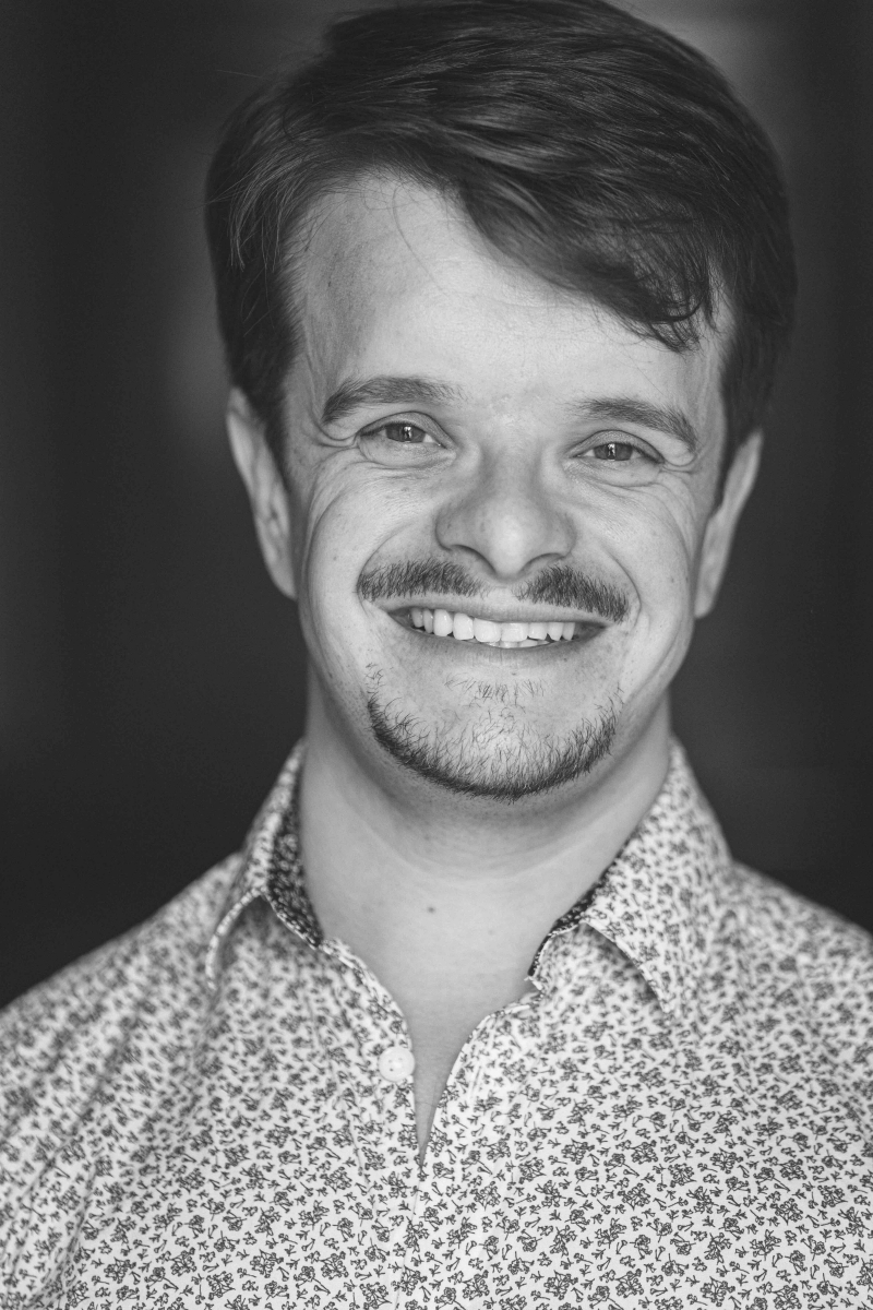 william-rageau-comedien-portrait-book-2